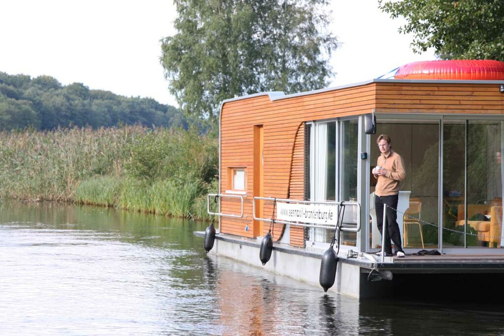 Der Hausboot Profi Frank auf dem Seemobil in Templin in der Uckermark